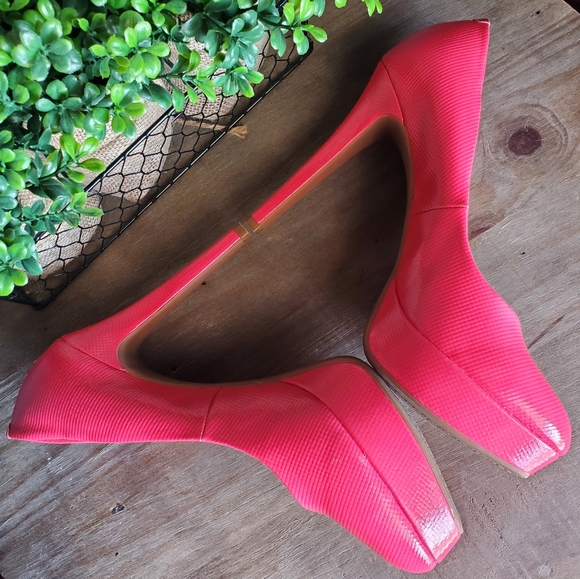Gianni Bini | Hot Pink Platform Heels Round Toe - Picture 7 of 11